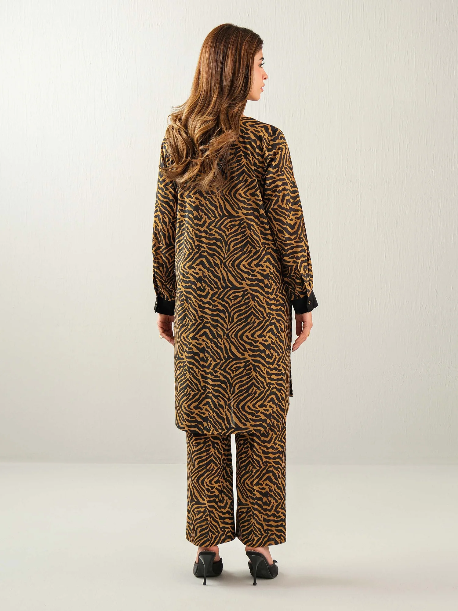Khaddar Shirt-Printed (Unstitched) - Image 6