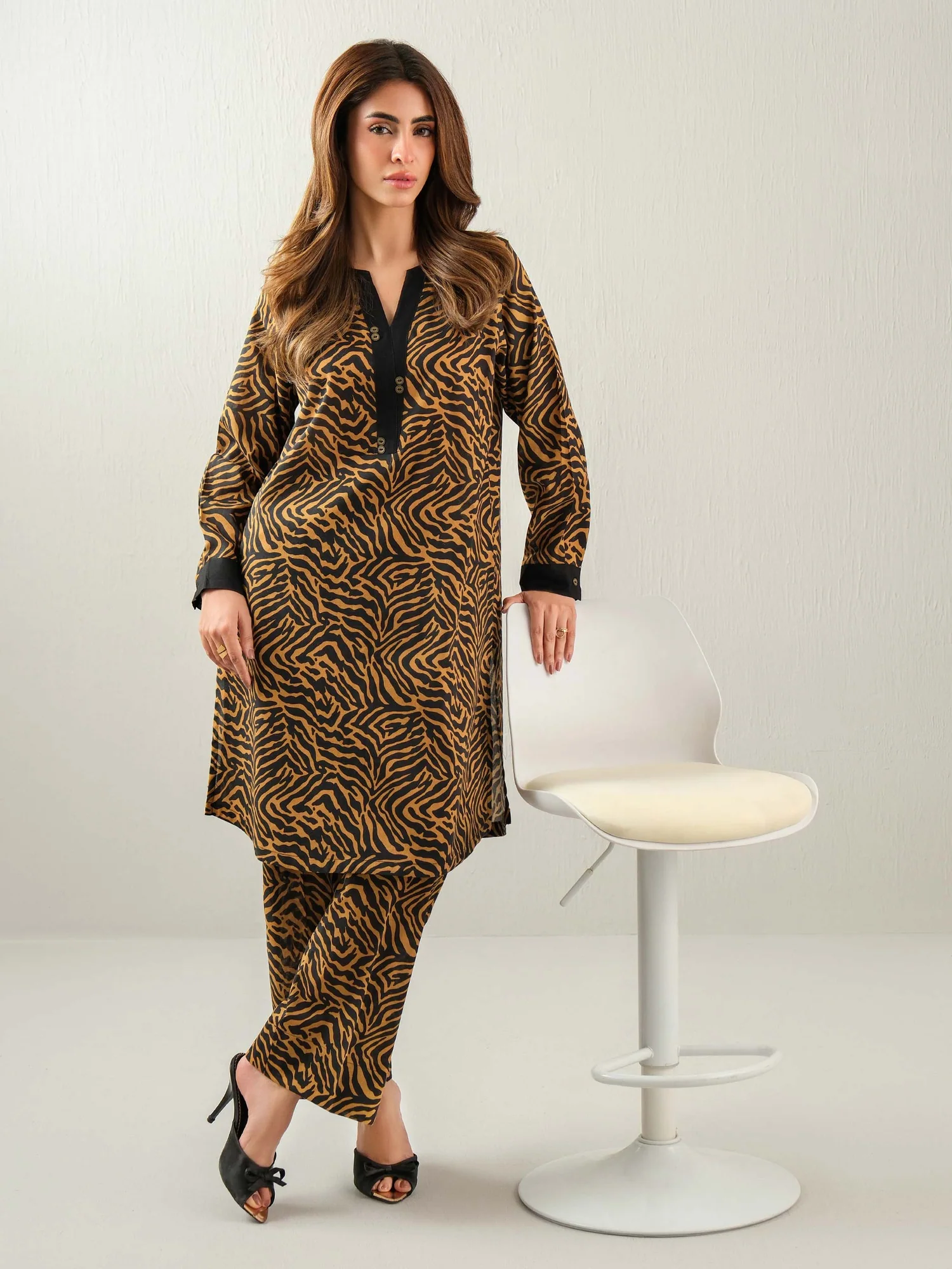 Khaddar Shirt-Printed (Unstitched) - Image 3
